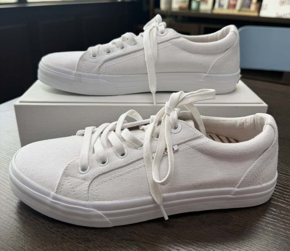 Taos Plim Soul Women's 9 White Canvas Lace Up Sneakers Classic Elevated